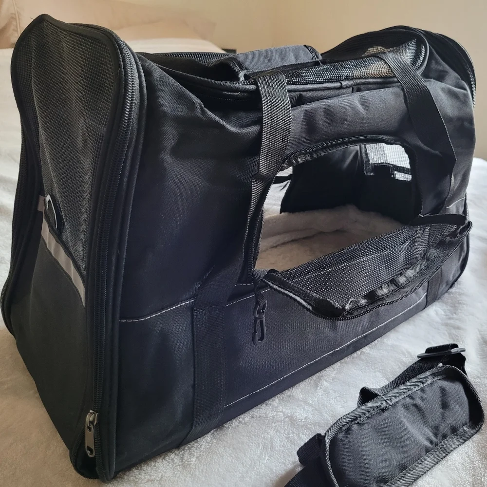 Pet Travel Carrier Small Dog/Cat NWOT